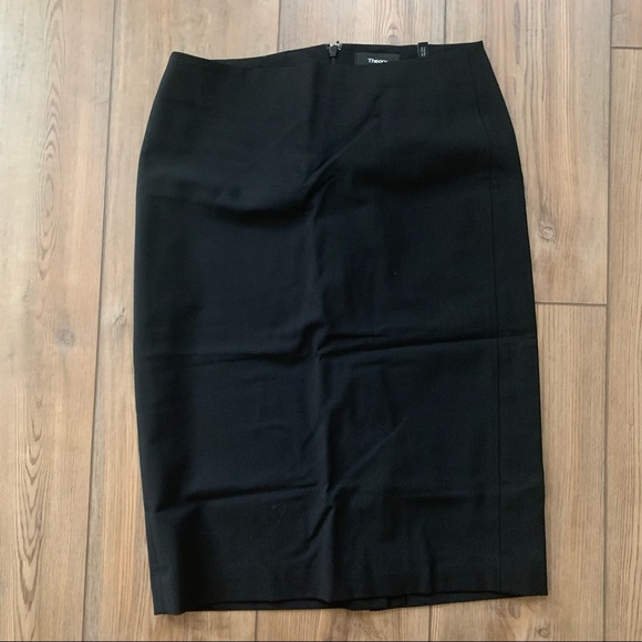 Theory Pencil Skirt in Sevona Stretch Wool - Picture 2 of 5